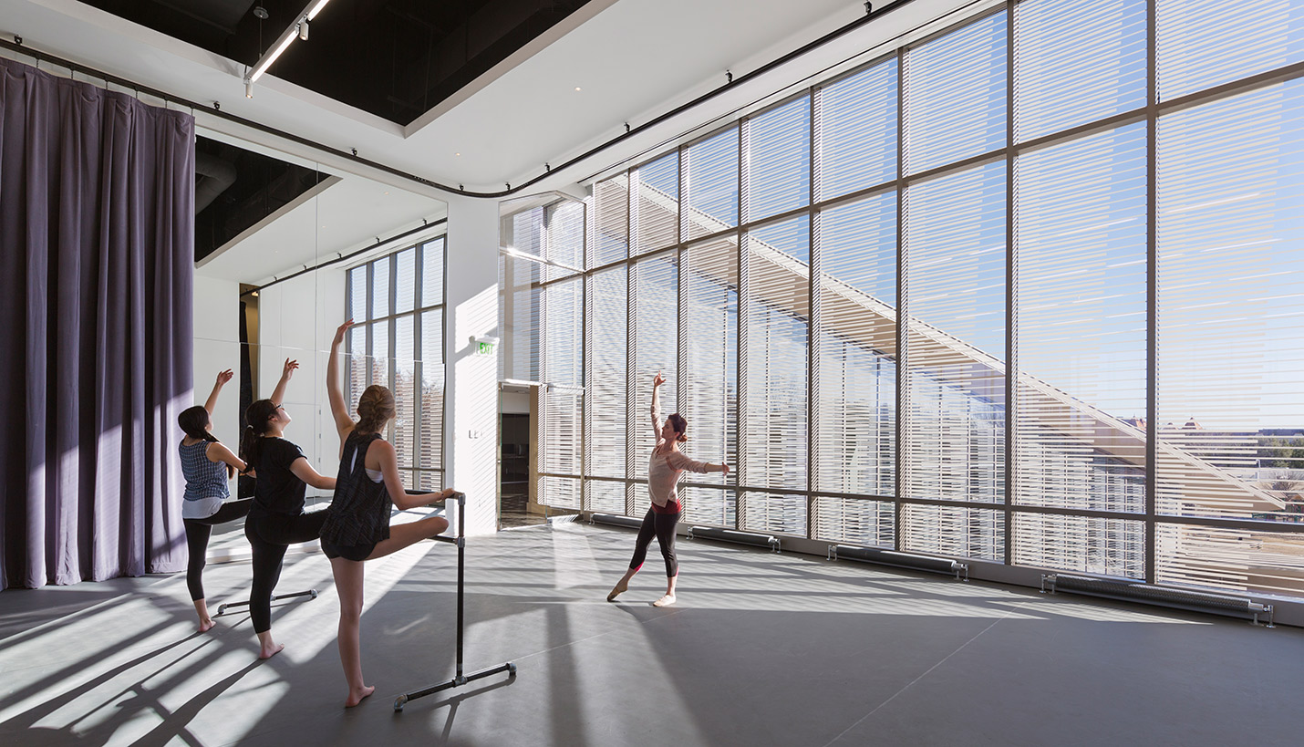 Greenhill School Marshall Family Performing Arts Center - © Albert Vecerka/Esto