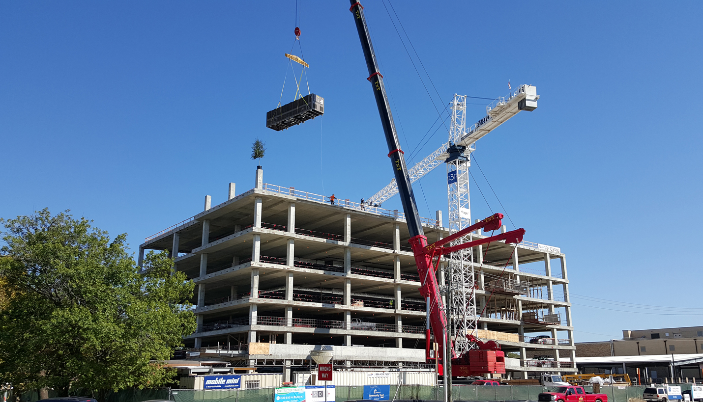 Placement of the chiller unit on the rooftop of the Spring Valley Medical Plaza - Margarita de Monterrosa